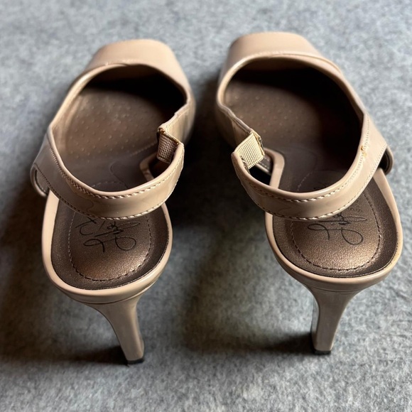 Life Stride Cream Heels Elegant Comfort - Picture 4 of 7
